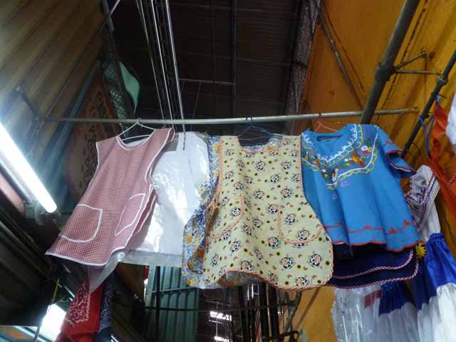 Aprons for sale in Mercado Central